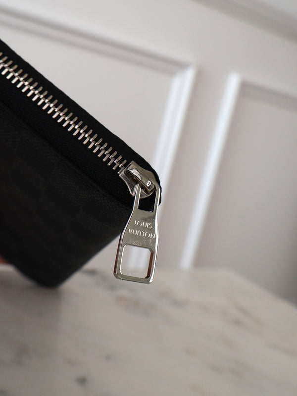 Louis Vuitton Zippy Wallet
