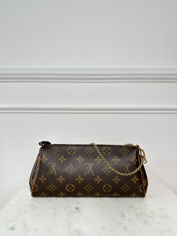 Eva Pochette